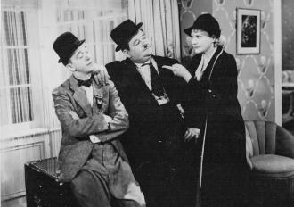 Dubové palice (1938),Minna Gombell,Stan Laurel,Oliver Hardy